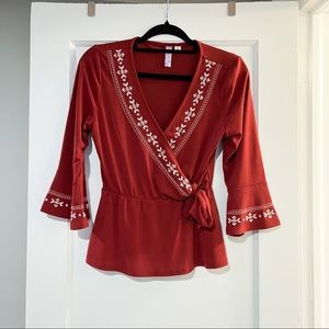 FRANCESCA’S V Neck Embroidered Floral Pattern Wrap Tie Blouse Top Red Size XS